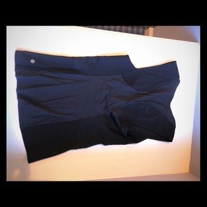 Lululemon black tank.